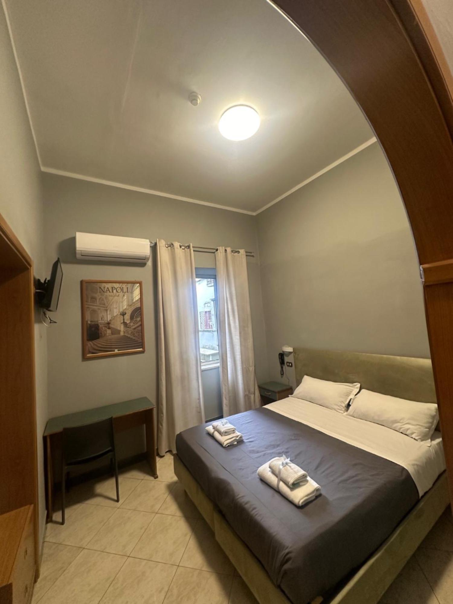 Smart Station Hotel Nápoly Kültér fotó
