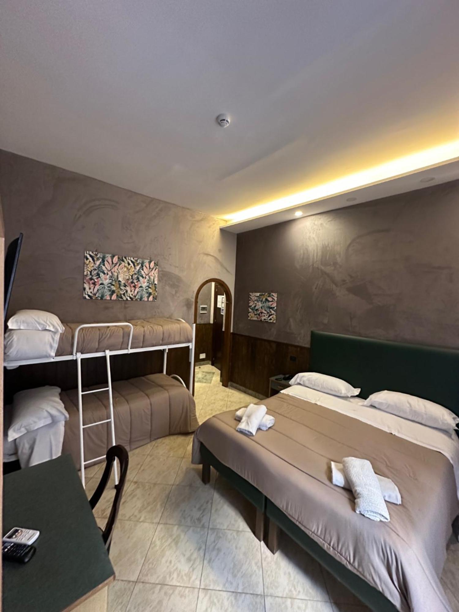 Smart Station Hotel Nápoly Kültér fotó