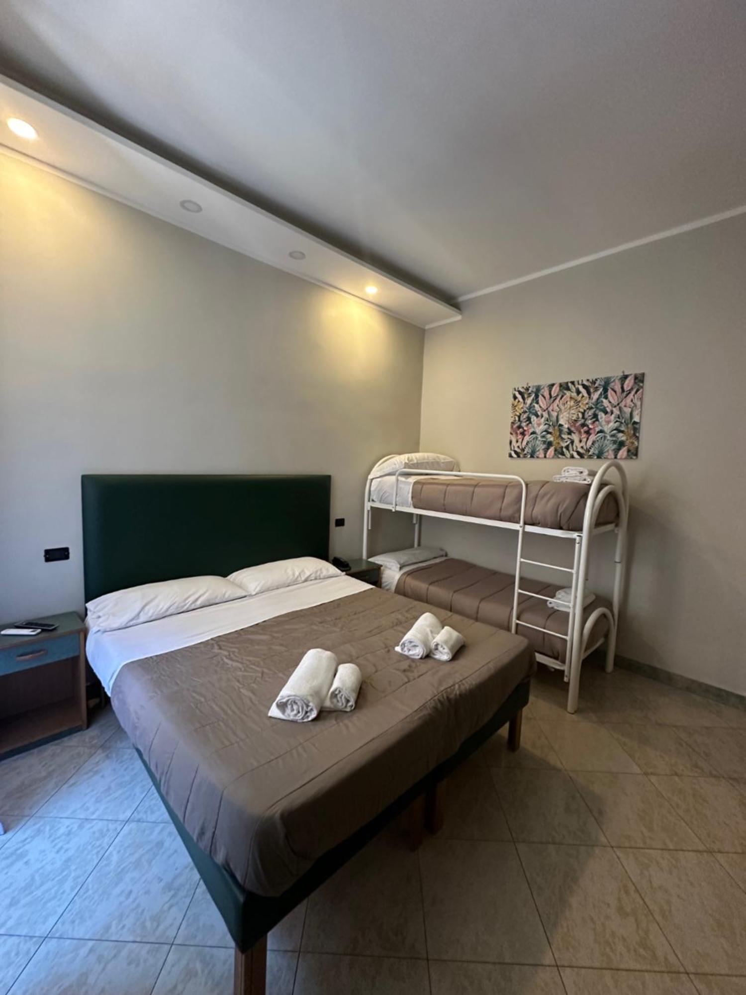 Smart Station Hotel Nápoly Kültér fotó
