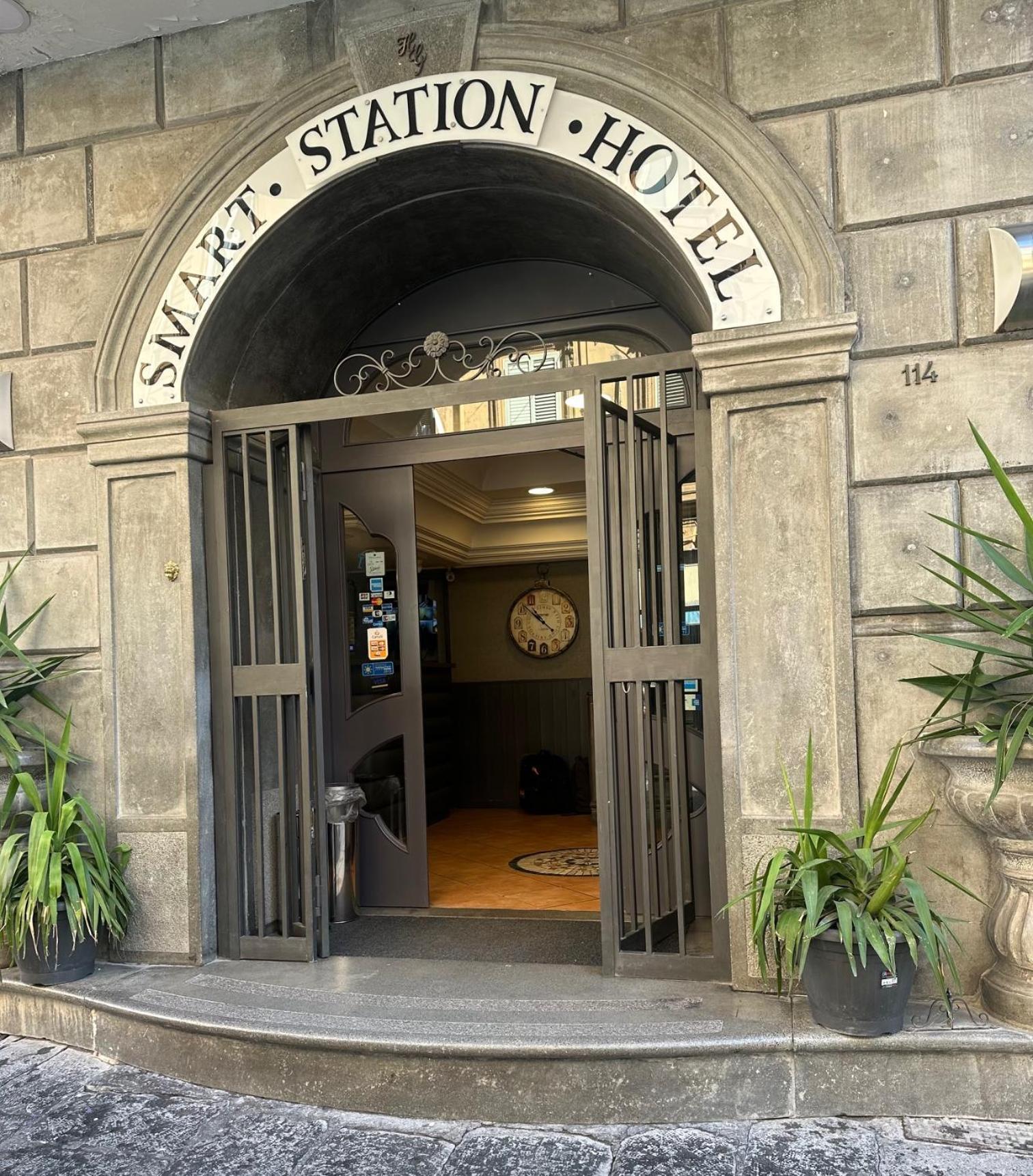 Smart Station Hotel Nápoly Kültér fotó